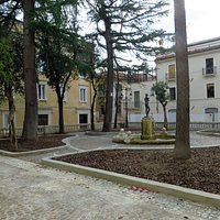 la piazza Nove Martiri