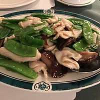 Snow White chicken with snow peas and mushrooms