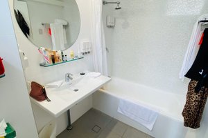 Room & Suite
