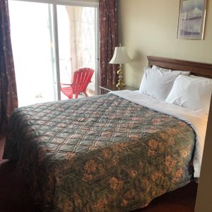 Our second level lakeview studio offers 2 beds