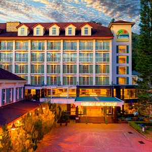 The cooling breeze that is complimented with a strong sensation of tranquility and calm is where Century Pines Resort Cameron Highlands is. 