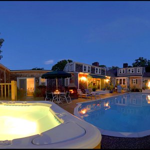 Solar-heated pool, outdoor wood-burning fireplace & year-round hot tub. Dine poolside any time! 
