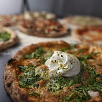 Strepitosa gamberi salmone rucola burrata pesto pistacchio