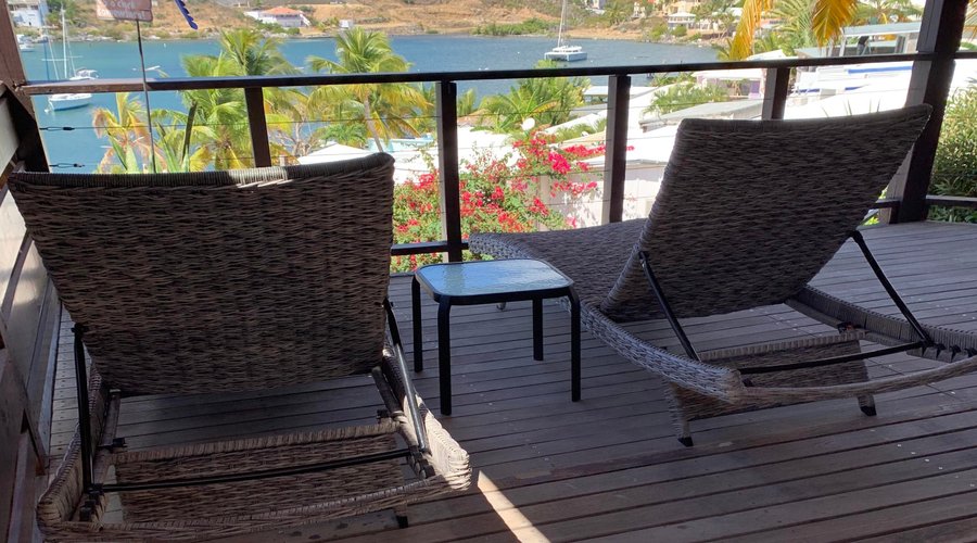 Toutes les terrasses de nos bungalows ont vue sur la Baie d'Oyster Pond