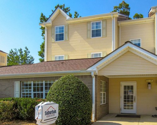 Hotel Red Roof Inn Suites Greenwood Sc Greenwood Sc 2 United States From Us 73 Booked