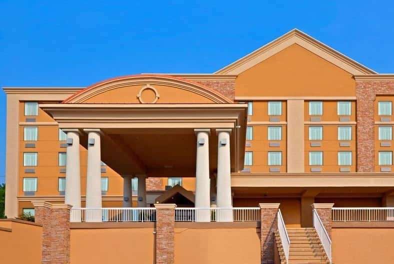 Hotel photo 1 of Days Hotel by Wyndham North Bergen /NYC Area.