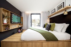 Wilde Aparthotels By Staycity - Grassmarket in Edinburgh, image may contain: Corner, Dorm Room, Furniture, Home Decor