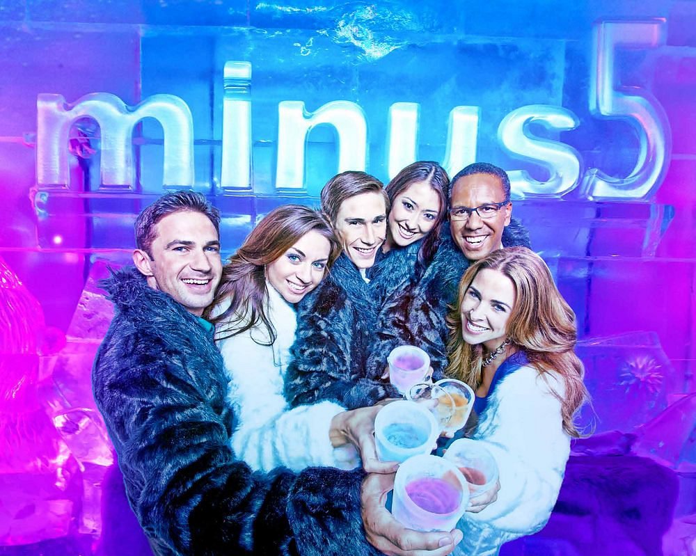 Ice five. Ледяной бар Лас Вегас. Minus5 Icebar.