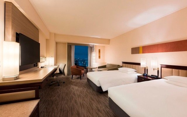 2 Twin Beds with View
