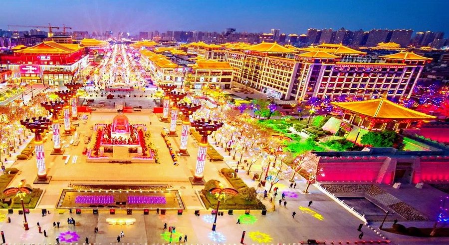 Kai Yuan Square (Big Wild Goose Pagoda Tourist Spot), where Wyndham Grand Xi'an South locates in