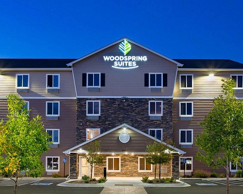 Doubletree By Hilton Grand Junction 96 2 1 7 Grand Junction Hotel Deals Reviews Kayak