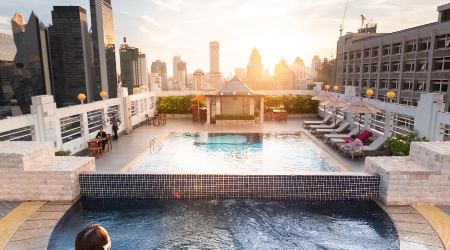 Roof top pool