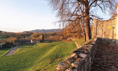 Campagna intorno a villa/castello Durini