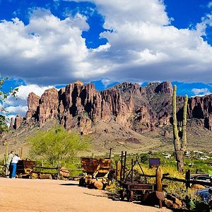 goldfield ghost town in apache junction az