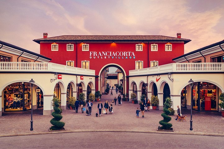 2024 Franciacorta Outlet Village Shopping Tour from Milan