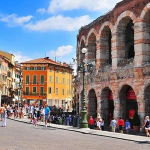 Uma visita à Arena de Verona na Piazza Bra - Panorama de Viagem