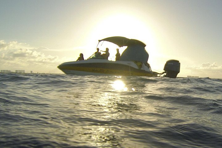 private boat cancun