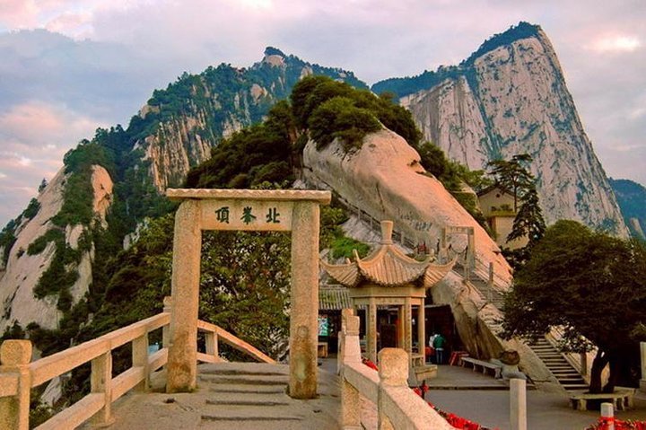 Mt Huashan China, Steep steps to the mountain top. Carved t…