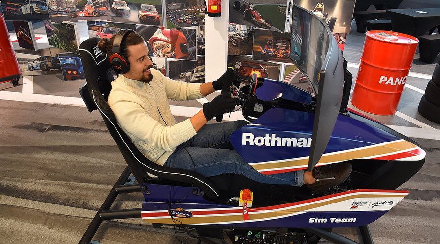 Racen an professionellen Simulatoren für jedermann und auch Frau! Simracing mit unseren Renn-Simulatoren macht Anfängern wie Profis grossen Spass.