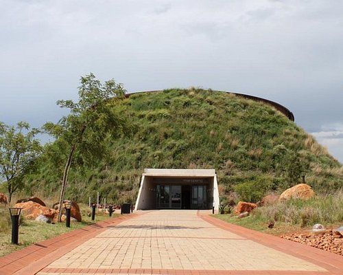 Discover the Top 10 Places to Visit in South Africa - Prehistoric Wonders at The Cradle of Humankind