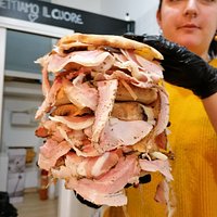 I nostri n°42, Scamorza, Porchetta, Pancetta, Melanzane grill, Pecorino e salsa di Tartufo.!!