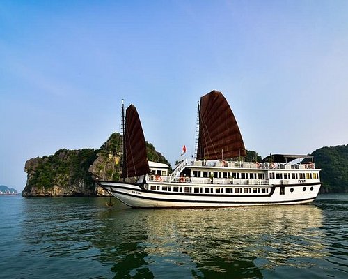 ha long bay cruise boat