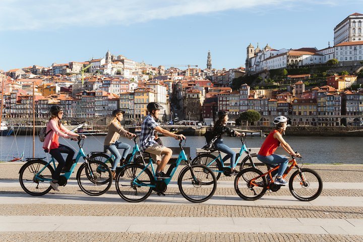 Empresa de tradução no Porto a visita habitual à Livraria Lello!