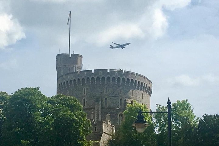 2024 Heathrow Airport Arrival To London Via Windsor Castle   Caption 