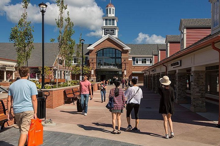 New Market Hall and Welcome Center at Woodbury Common Premium Outlets