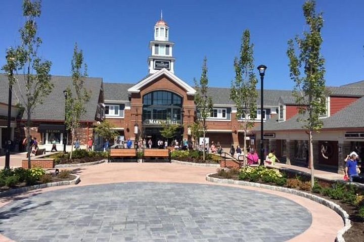 2023 Private Transfer Woodbury Common Premium Outlets to NYC Hotels