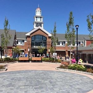 Woodbury Common Premium Outlets - Hennon Group