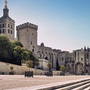 avignon tourist centre