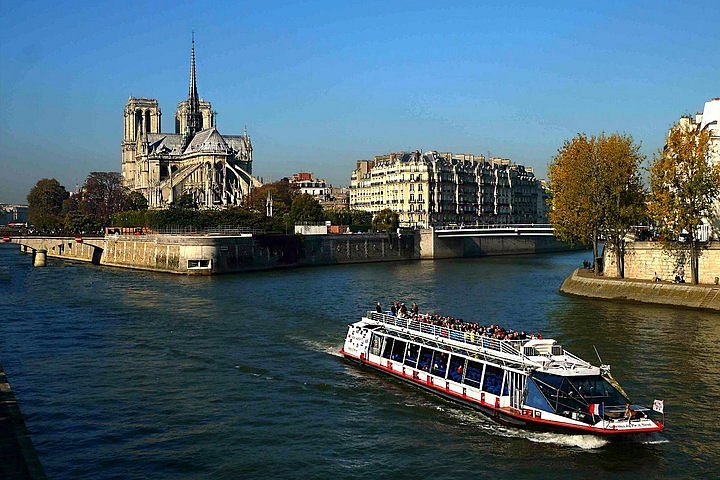 vedettes de paris seine river cruise