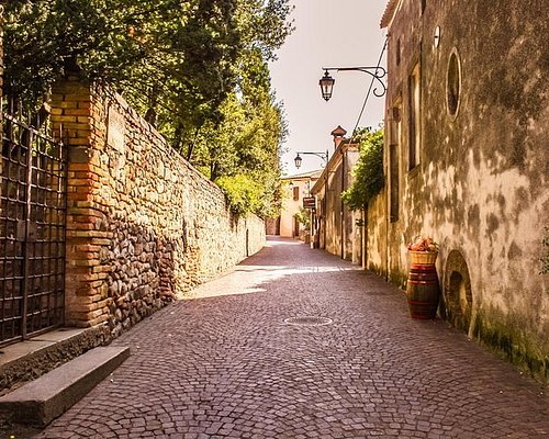 Watch A Black Pagani Utopia Roam Narrow Streets Of A Medieval Italian City