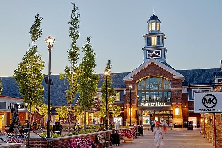 Shopping Excursion to Woodbury Common Premium Outlets