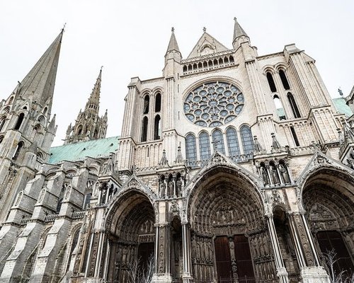 Girls in Chartres