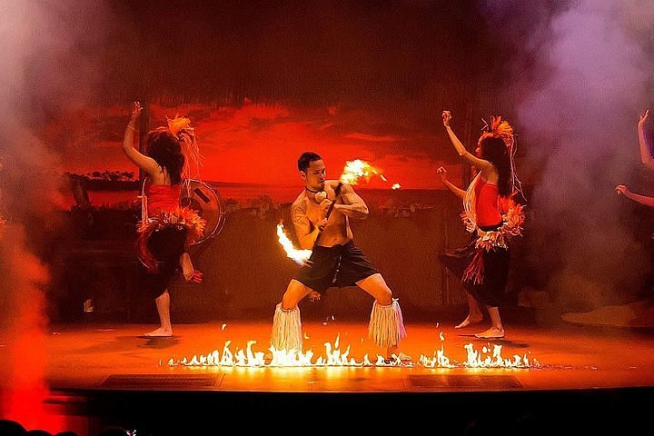 Image of Central show at Rainbow of Paradise, Polynesian Cultural