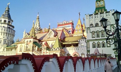 Измайловский Кремль в солнечный зимний день.