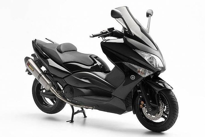 2024 Yamaha T-Max 500 (Barcelona) provided by Barcelona Moto Rent