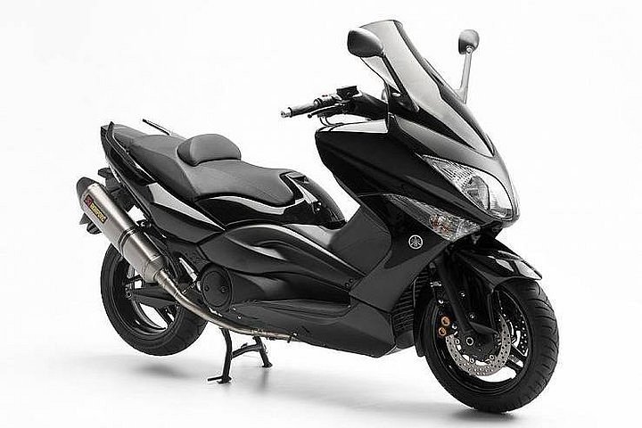 2024 Yamaha T-Max 500 provided by Barcelona Moto Rent