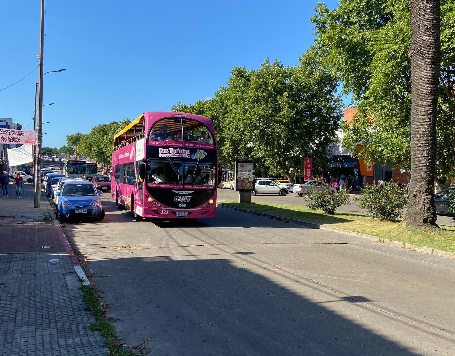 montevideo tourist bus