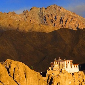 📍Nubra Valley, Leh, Ladakh, India Its inhabited areas form a tri-arme