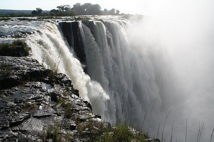 round trip to zimbabwe