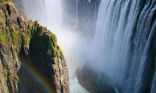 Victoria Falls - The largest water fall in the world . It borders Zambia and Zi2