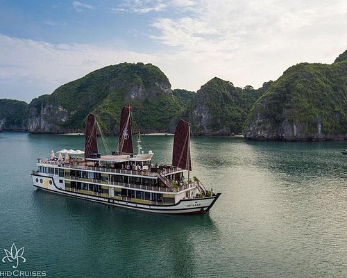 halong bay cruise with slide