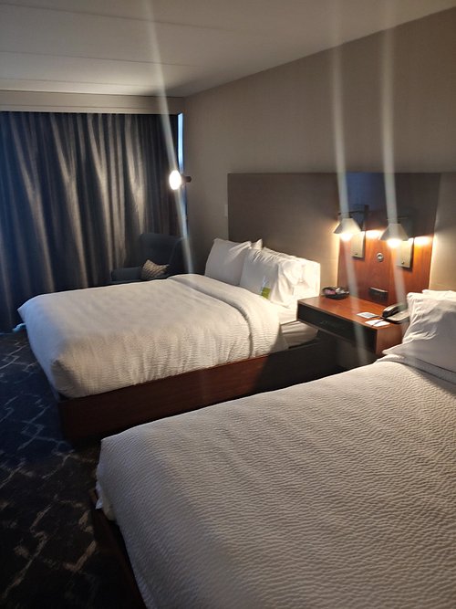 Four Points By Sheraton Philadelphia Northeast 143 ̶6̶1̶9̶