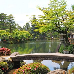 Decorazione con la foglia d'oro - da provare assolutamente a Kanazawa!｜Idee  di viaggio｜VIENI A KANAZAWA, GIAPPONE - Guida turistica ufficiale