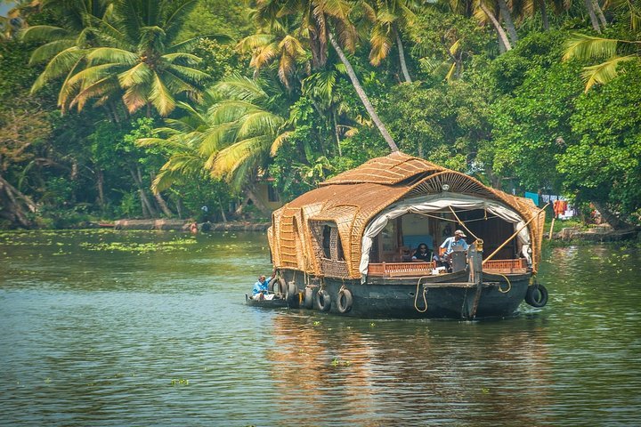 2024 Private Overnight Alleppey Houseboat Cruise From Kochi