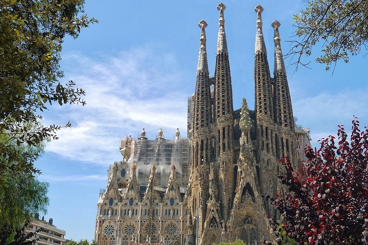 2024 Sagrada Familia Tour With Skip The Line Access   Caption 