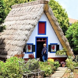 Casa de Santana', a traditional type of house in Madeira Islands, more  specifically in Santana region (Portugal) recreated in Minecraft :  r/Minecraftbuilds